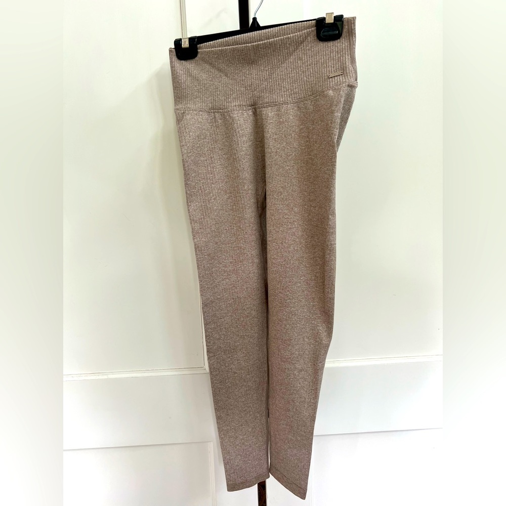 NWOT, Lilias Active Ribbed Legging, size M